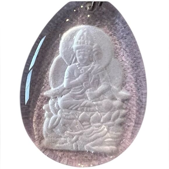 Vintage etched glass Buddha pendant difficult to capture the true beauty EVC - Picture 1 of 5
